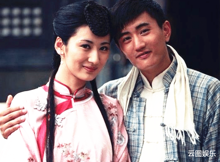 童星|40岁知名童星叶静近照曝光，满头长白发染黑剪短，重拾昔日帅气