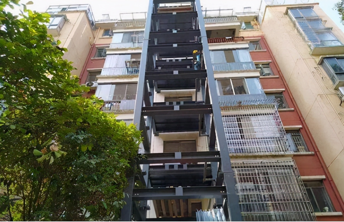 房产中介|当初坚持给老楼加装电梯的住户，如今要面临什么？2个问题很现实