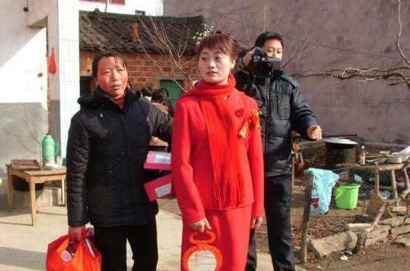 Hi家有小甜椒儿|天价彩礼让农村“光棍”遍地都是，别怪彩礼高，根源在重男轻女