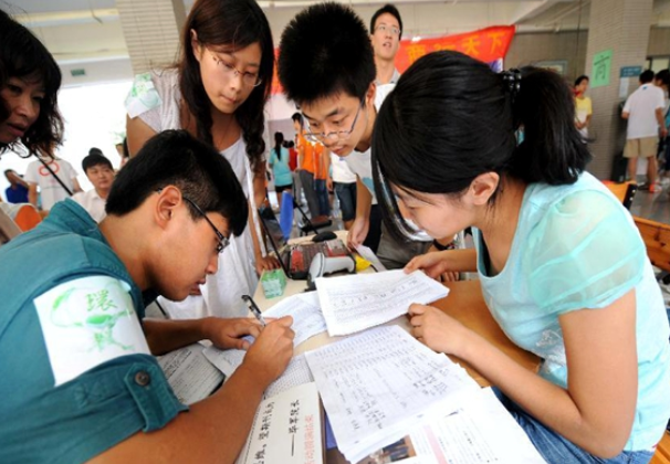 大学生|校园招聘会的“加分项”,却是大学生不以为然的东西,看完很后悔