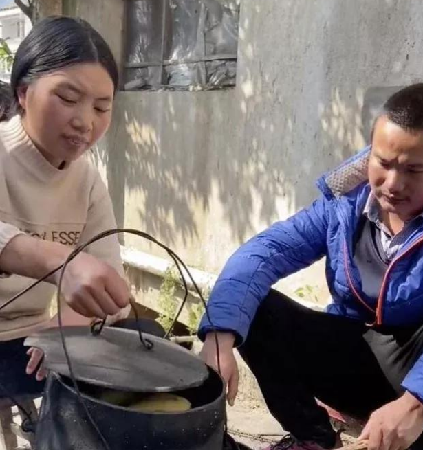 牛爱芳要搬回大别墅？全部家具像破烂，家里只有2件电器