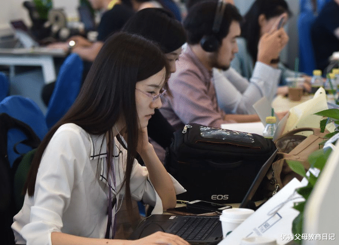 大学生|还在备战考公？教育部新通知，这三种大学生毕业就能“入编定岗”