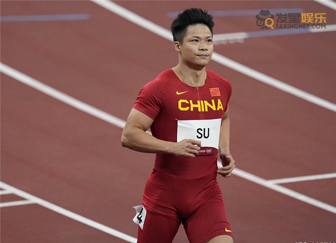 广东人|苏炳添回国手提电饭煲 网友调侃不愧是广东人