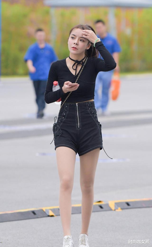 时尚咖女孩|黑色性感黑色经典短裤，展现身材魅力，突显出特大写的时尚感