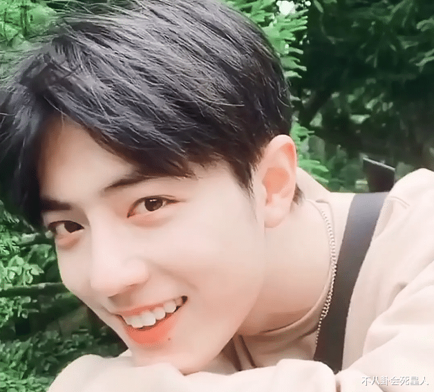 王一博|顶流男星颜值滑坡？千玺少年感减少，朱一龙显老态王一博脖子练粗