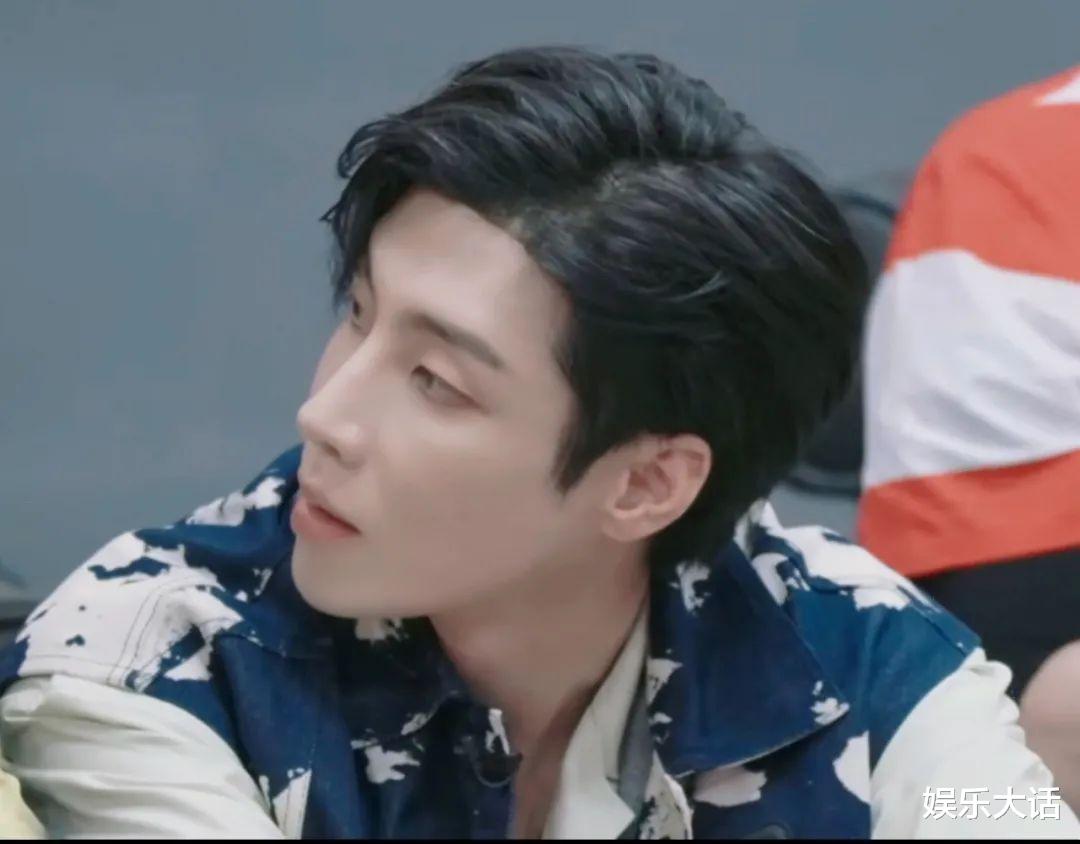 张淇|上了年纪也不油腻的“披哥”，只服这6位，颜值身材完全不输港星