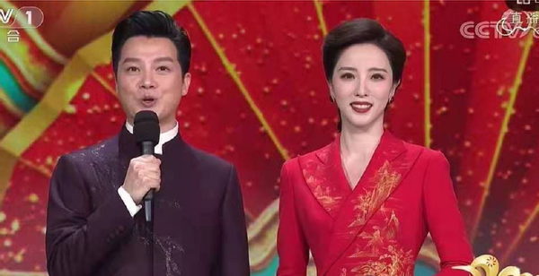 春晚|春晚爆款新鲜出炉！李思思口红色号美到上热搜，牛年定制口罩超时尚