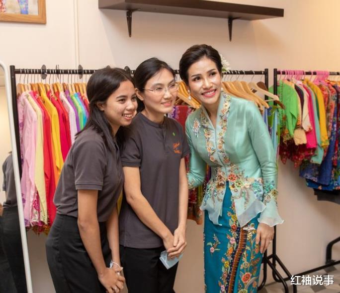 玛哈·哇集拉隆功|20岁提拉蓬校园照曝光，西装笔挺笑容阳光，帅气和妩媚切换自如