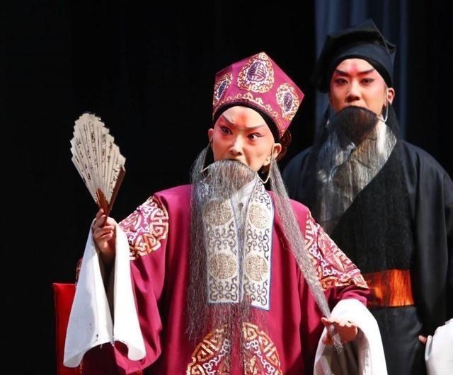 王珮瑜|王珮瑜曾经携“吉他京剧”去武汉被骂惨，不要把恶搞说成京剧创新