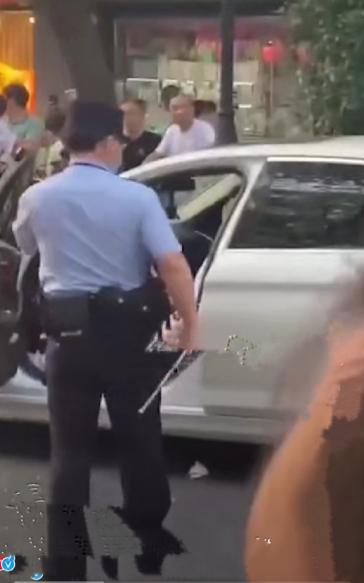 小三 杭州宝马车上的情感纠纷凶杀案：29岁小三男和60岁手机店老板