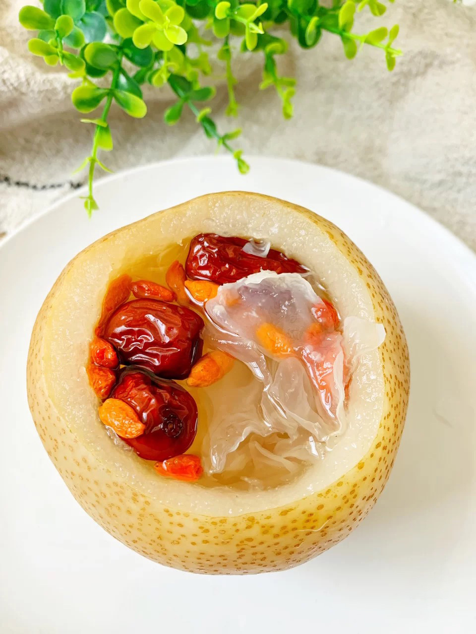 感冒|简单的冰糖炖雪梨,三步完成,为秋冬感冒保驾护航。