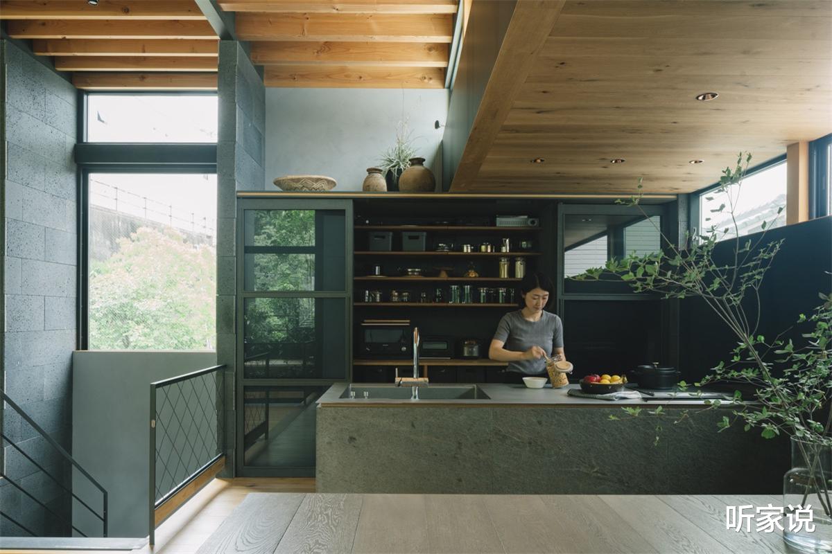 听家说|日本34岁单亲妈妈自律生活:独自抚养俩儿子,把家收拾得一尘不染