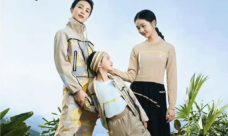 黄磊|黄磊一家好温馨，孙俪简约美搭贤惠低调，女儿亭亭玉立更像妈