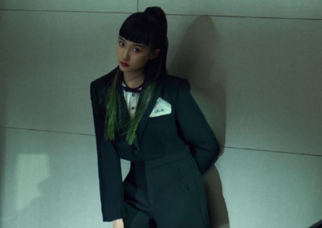 杨幂|关晓彤早上宣布好消息，“八字”让粉丝瞬间泪崩，终于还是等到了