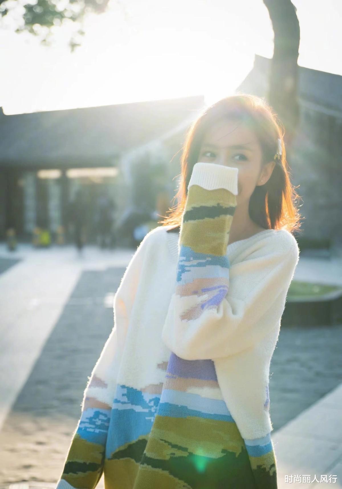 佟丽娅|离了婚真好！佟丽娅近照曝光美到颜值天花板，穿浅色毛衣温婉大方