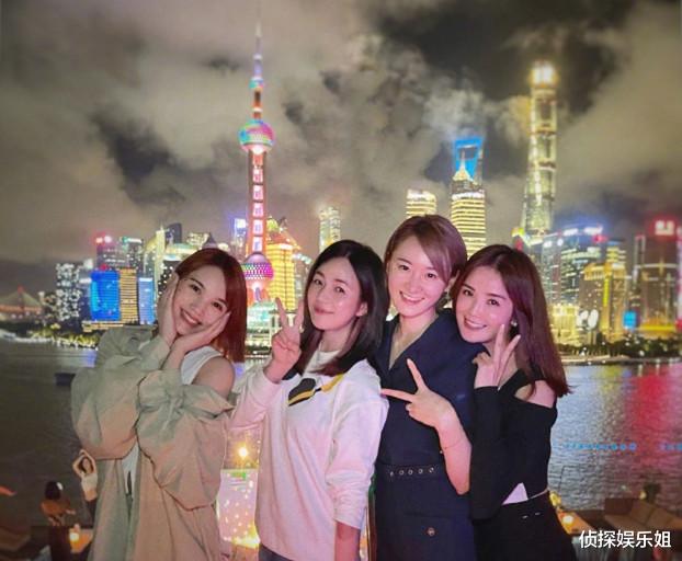 沙丘|杨丞琳陈妍希阿Sa小聚，三大冻龄女神罕同框，同款娇羞甜笑超少女