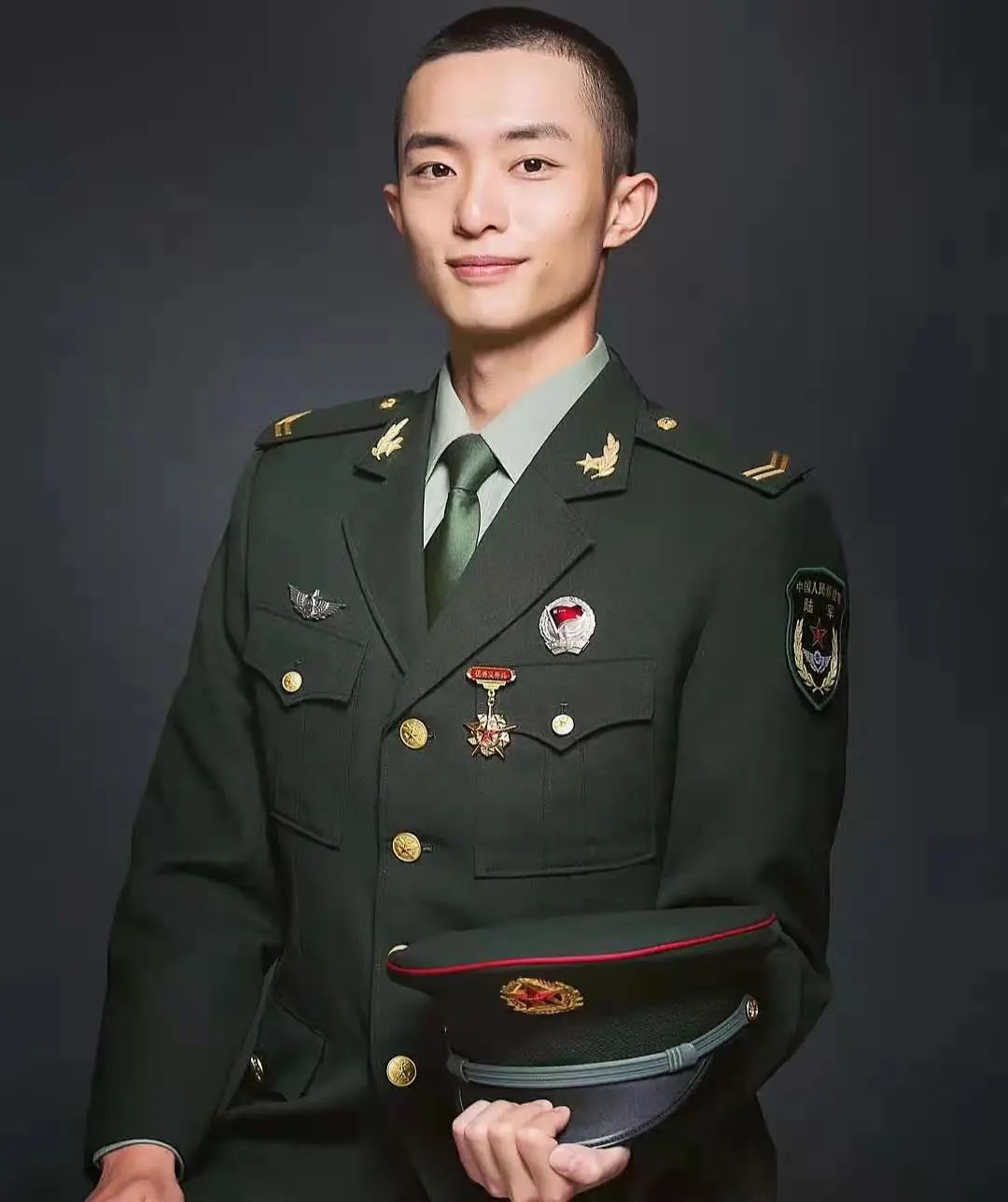 杨洋|娱乐圈油腻的顶流，又爆红了