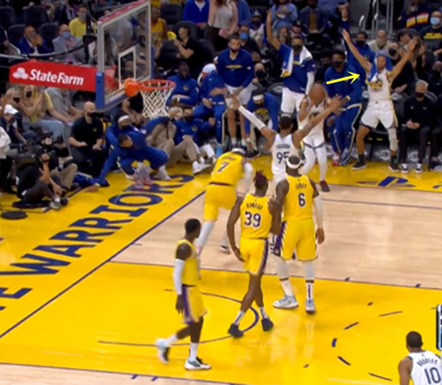 斯蒂芬·庫里|這上哪說理去？明明是普爾飚進三分！鏡頭卻全被庫里搶走：小學生太皮了