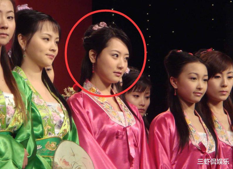 白冰|35岁的白冰近况，离婚多年依旧少女感十足，难怪胡歌见到她都脸红