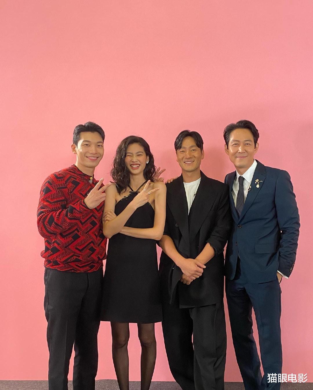 鱿鱼游戏|鱿鱼游戏4位主演合体！李政宰穿西装魅力不减，女主大长腿太吸睛