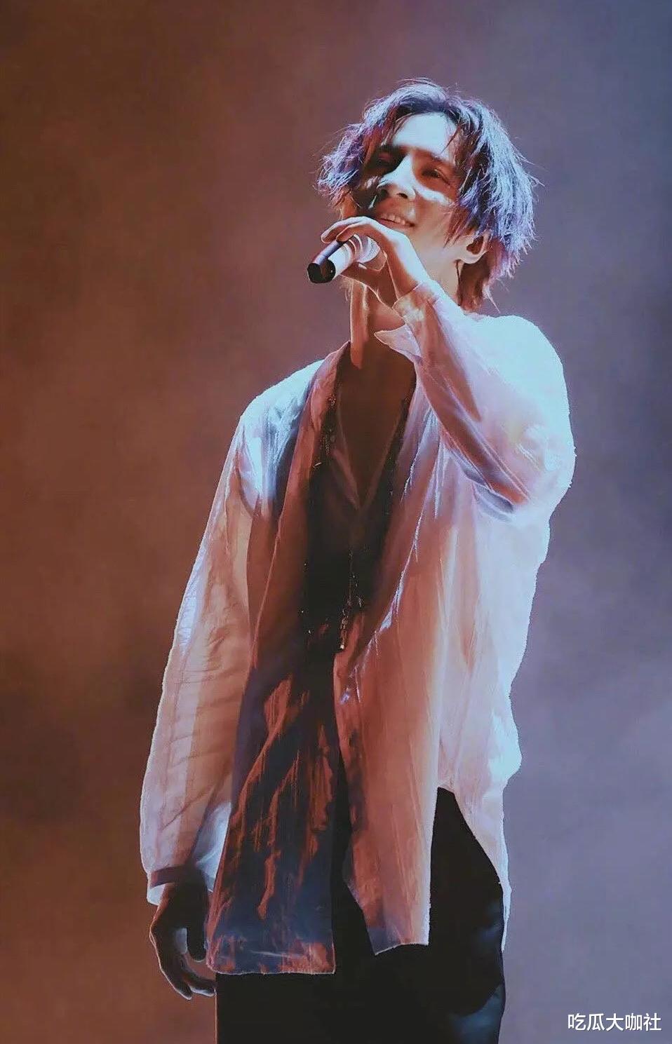 谢娜|8位当红歌手,有人靠老婆出名,有人靠脸出名,只有他凭才华成名