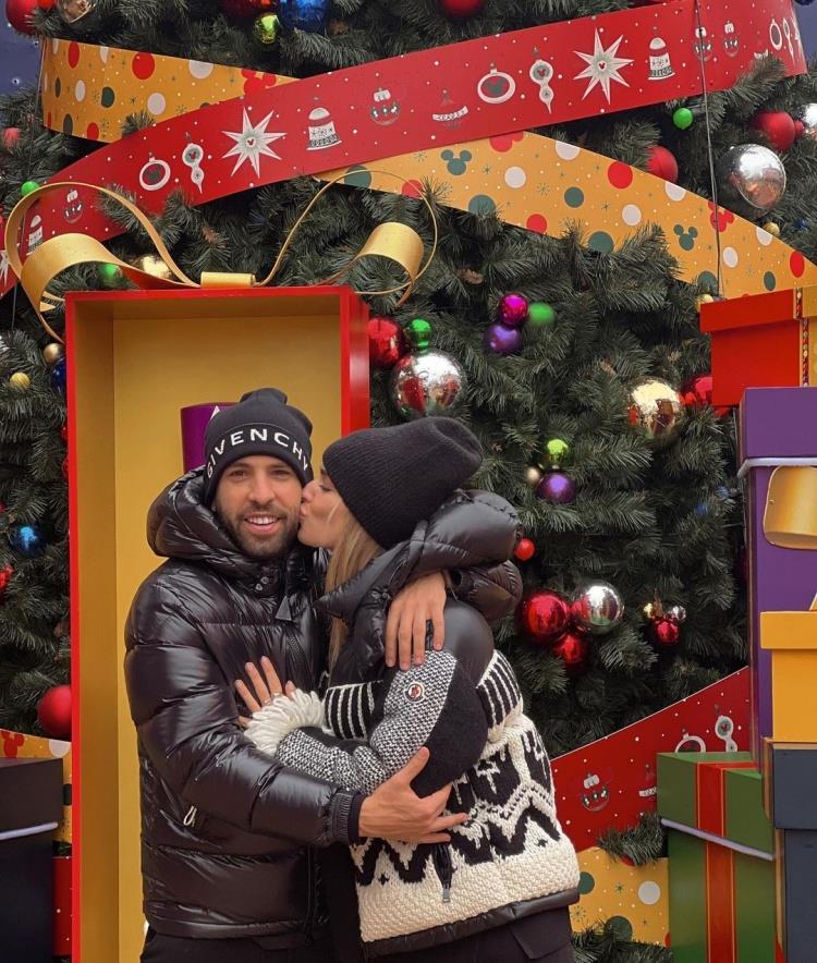 圣誕節(jié)|十大球星齊送圣誕祝福，女友個個顏值高，球迷贊稱人生贏家