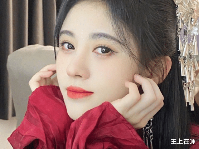 鞠婧祎|鞠婧祎早年泳衣照流出！看完真实脸型引群嘲：逗我们玩呢？