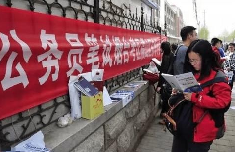 招聘|试卷雷同,成绩算错,公考、事业单位的招聘,到底有多少“猫腻”