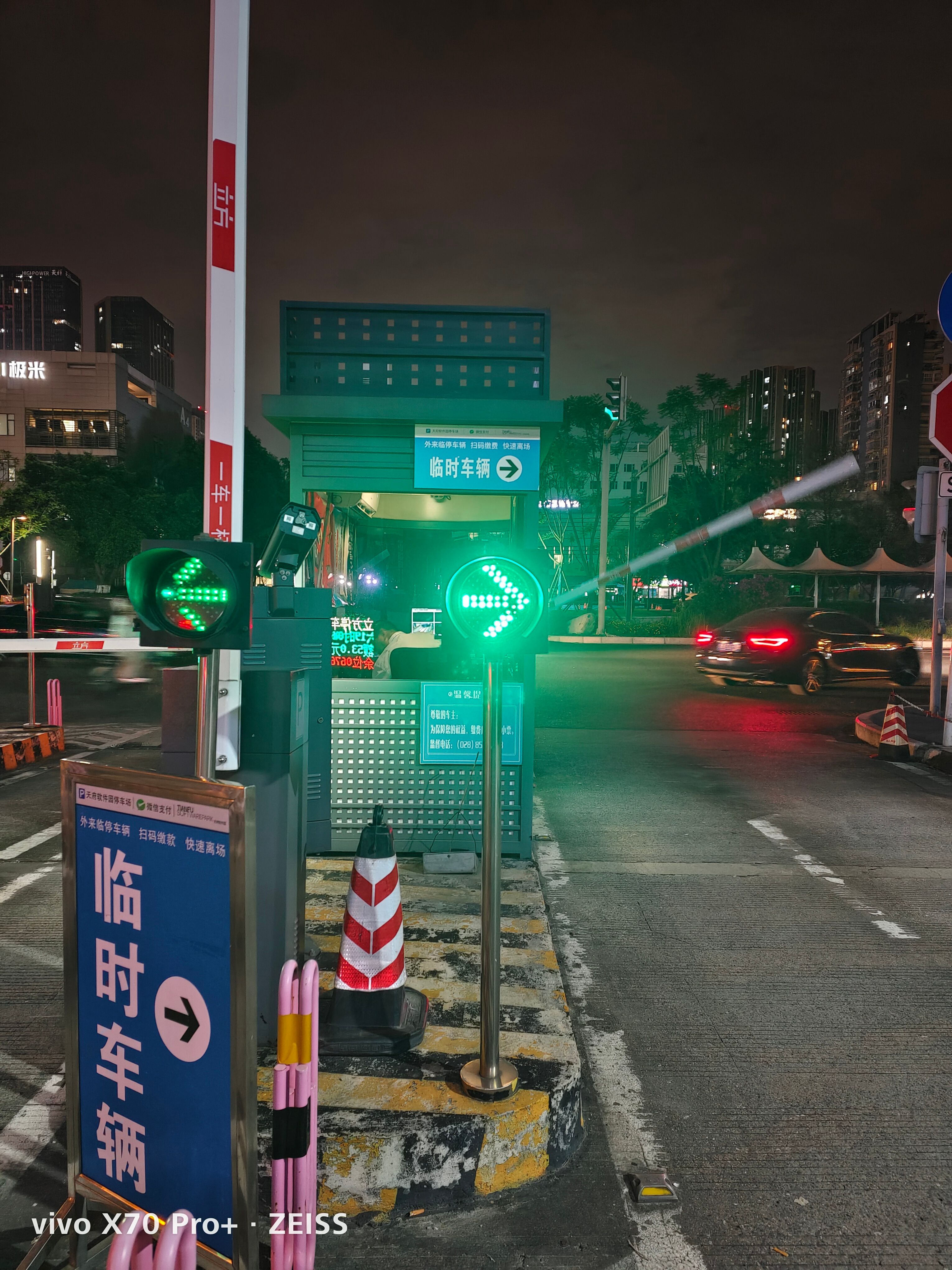 vivo x70|vivo X70 Pro+拍摄体验来袭！夜景拍摄更轻松，手抖人士必备