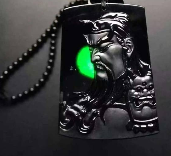 文玩|不要误将黑翡翠当墨翠，价值可不止相差一点哦  ?