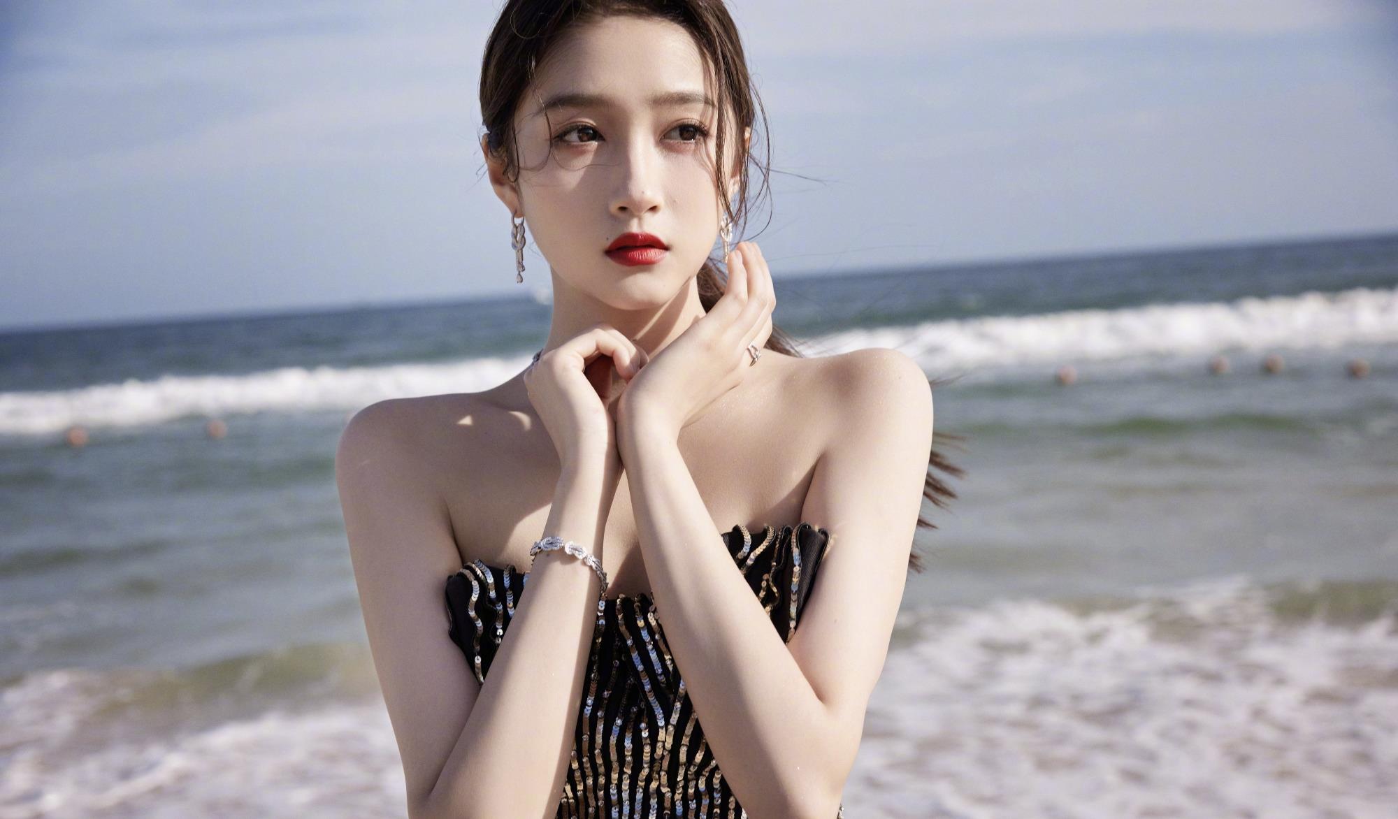 鹿晗|鹿晗感情扑朔迷离，事业一落千丈，五哈可能是翻身之作