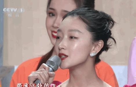 周冬雨|关晓彤手链16万，周冬雨耳环15万，都比不过佟丽娅的小巧配饰