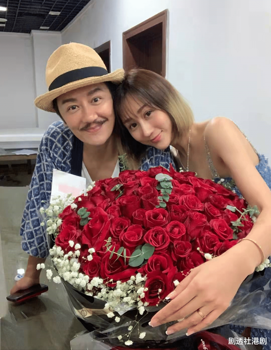 蒋丽莎|剩菜给保姆吃!陈浩民和老婆玩直播,蒋丽莎不当言论惹网友不满