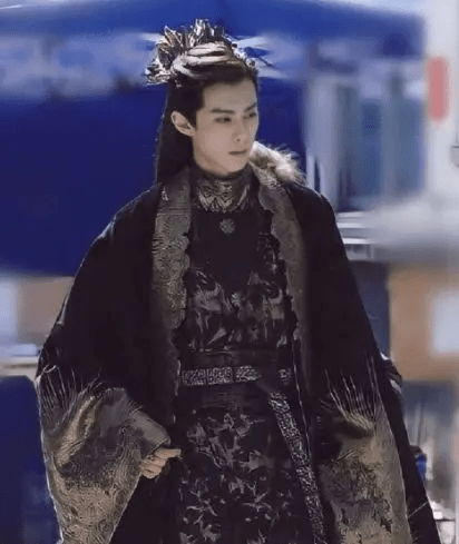 王鹤棣|王鹤棣新剧即将来袭，与虞书欣上演“神魔之恋”，网友：不太好磕