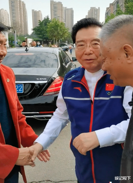 李双江|可怜天下父母心，82岁李双江为儿子跑商演，寒风中一唱几小时！