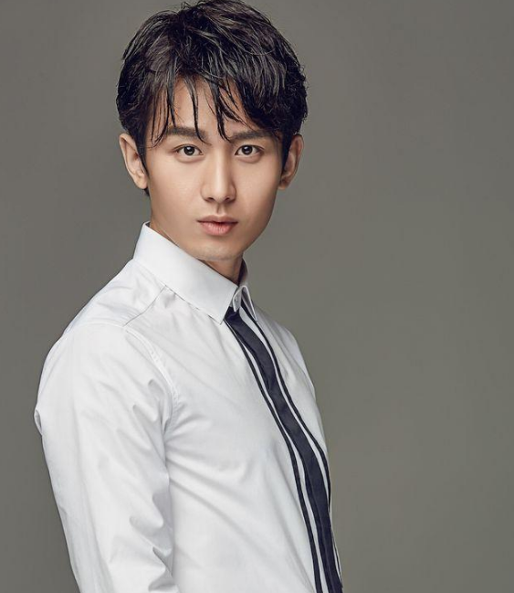 成毅|豆瓣评选四大最丑男星，王一博张哲瀚成毅上榜，最后一位争议很大