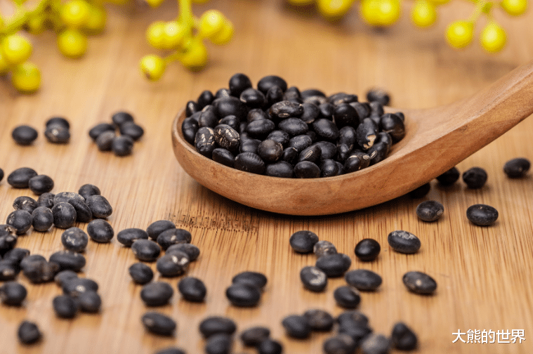 红枣|冬天又冷又干,女人记得多吃这4种食物,越吃气色越好,显年轻