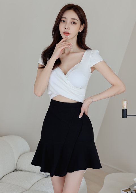 壹品穿搭|女神孙允珠高清时尚搭配：维纳斯叶絮皓白高腰包臀衣裙