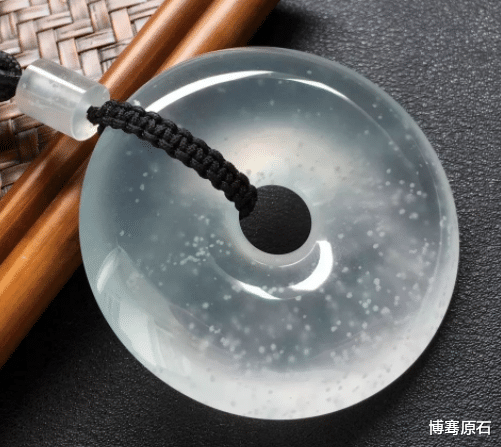 翡翠|悬壶济世的老先生，深陷翡翠套路数十年，30多万置办给孙女的嫁妆终究是错付了！