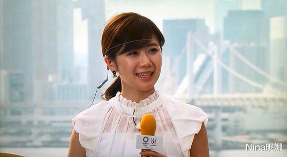 Nina昵娜|福原爱成功走出离婚阴影，穿白色荷叶边上衣上班，正式进军奥运会解说圈