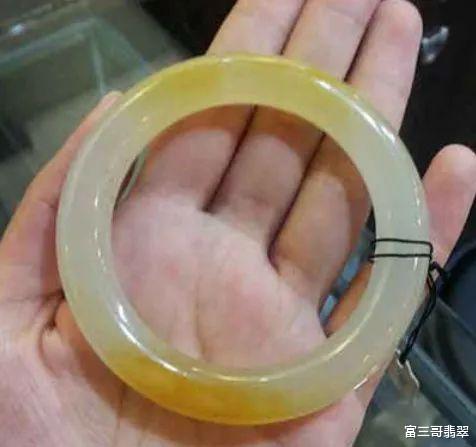 |翡翠实战行家教你怎么买翡翠手镯买得实惠又不会上当受骗！