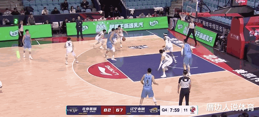 林书豪|争议！莫兰特封盖撞翻林书豪，被吹犯规后不满判罚两人场上直接交流