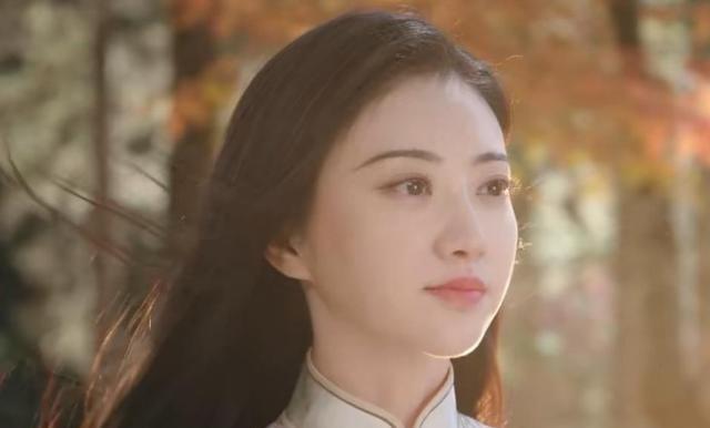 甄嬛|景甜凭借《司藤》翻盘，其实原定女主是她，因犹豫不决错失爆款