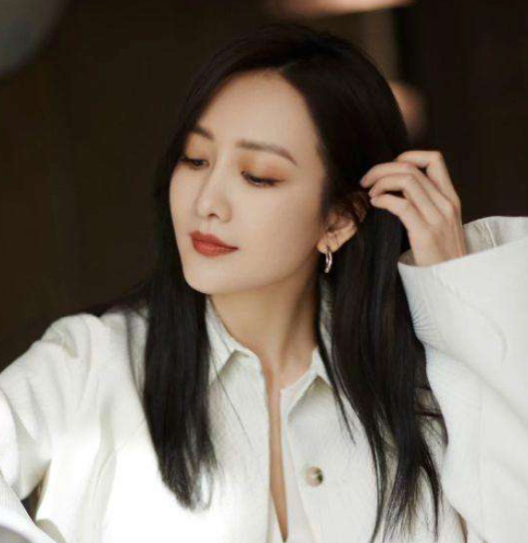 王鸥|王鸥何九华恋情坐实？用情侣手机壳明目张胆，互刻对方名字拼音