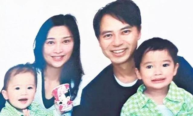 李克勤|54岁李克勤被内地富商灌酒，他一饮而尽不敢拒绝，只因生活所迫！