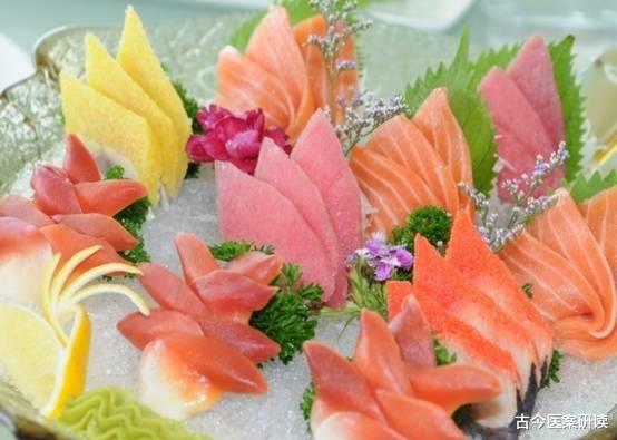 医生|吃一次相当于8斤咸菜，消化内科医生：你若天天吃，胃黏膜或会“烂如渔网”