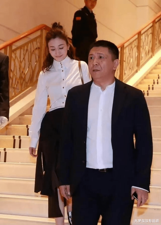 李小冉|气质女星曾为前男友流产2次！制片老公“送8亿豪宅”宠上天