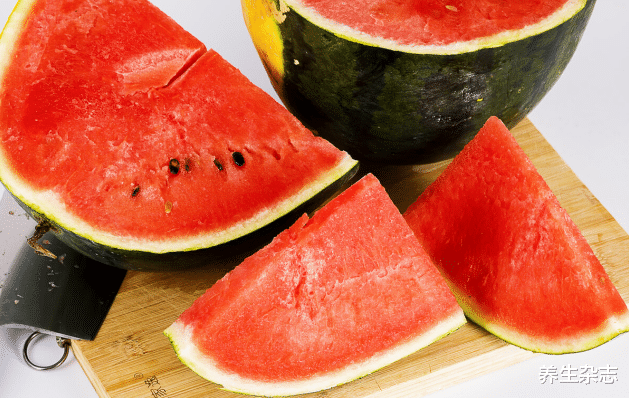 养生杂志|女子甲状腺结节癌变，提醒：常吃2种水果，铁打的甲状腺也扛不住