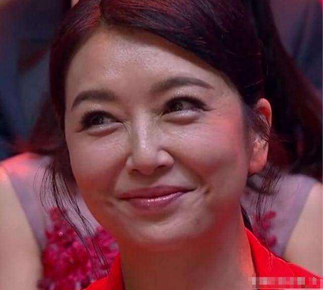 好物官|有种“无奈”叫“女明星生图”离开美颜和滤镜，卡粉脱妆无一幸免