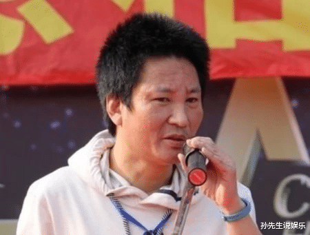 何炅|何炅翻车？被知名导演实名举报，网友：滚出娱乐圈